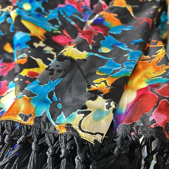 Draper’s & Damons Large colorful floral fringe bottom top - Picture 16 of 16